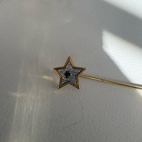 Vintage Avon STAR STICK PIN BROOCH Blue Rhinestone Prong Set 2-Tone 2.25" Long - Picture 7 of 7